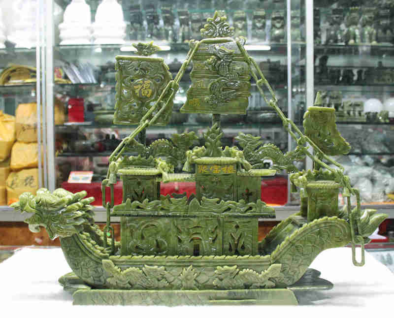 Treasure jade carving jade South jade dragon boat ornaments