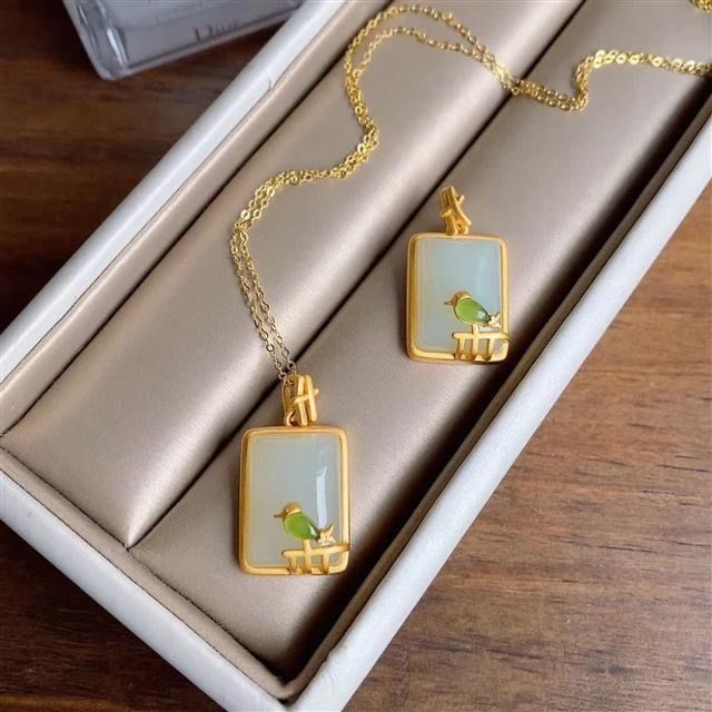 Natural Hetian White Jade Sparrow Pendant Necklace