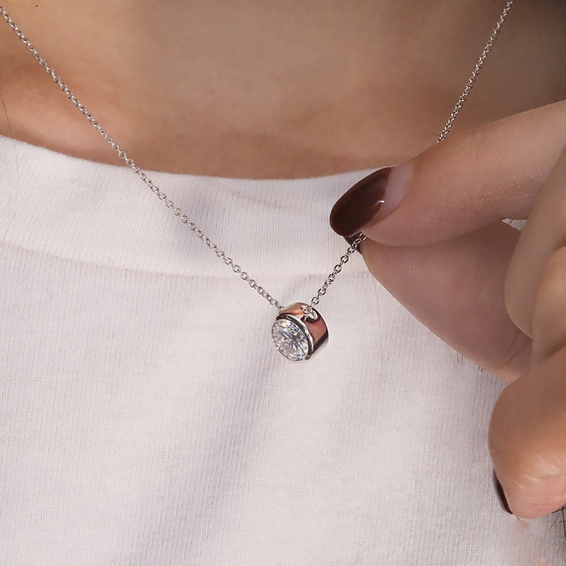 D color Round Excellent Cut Moissanite Bezel