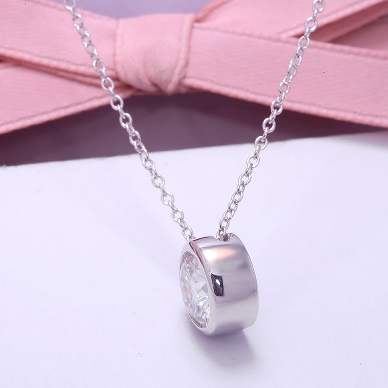 D color Round Excellent Cut Moissanite Bezel