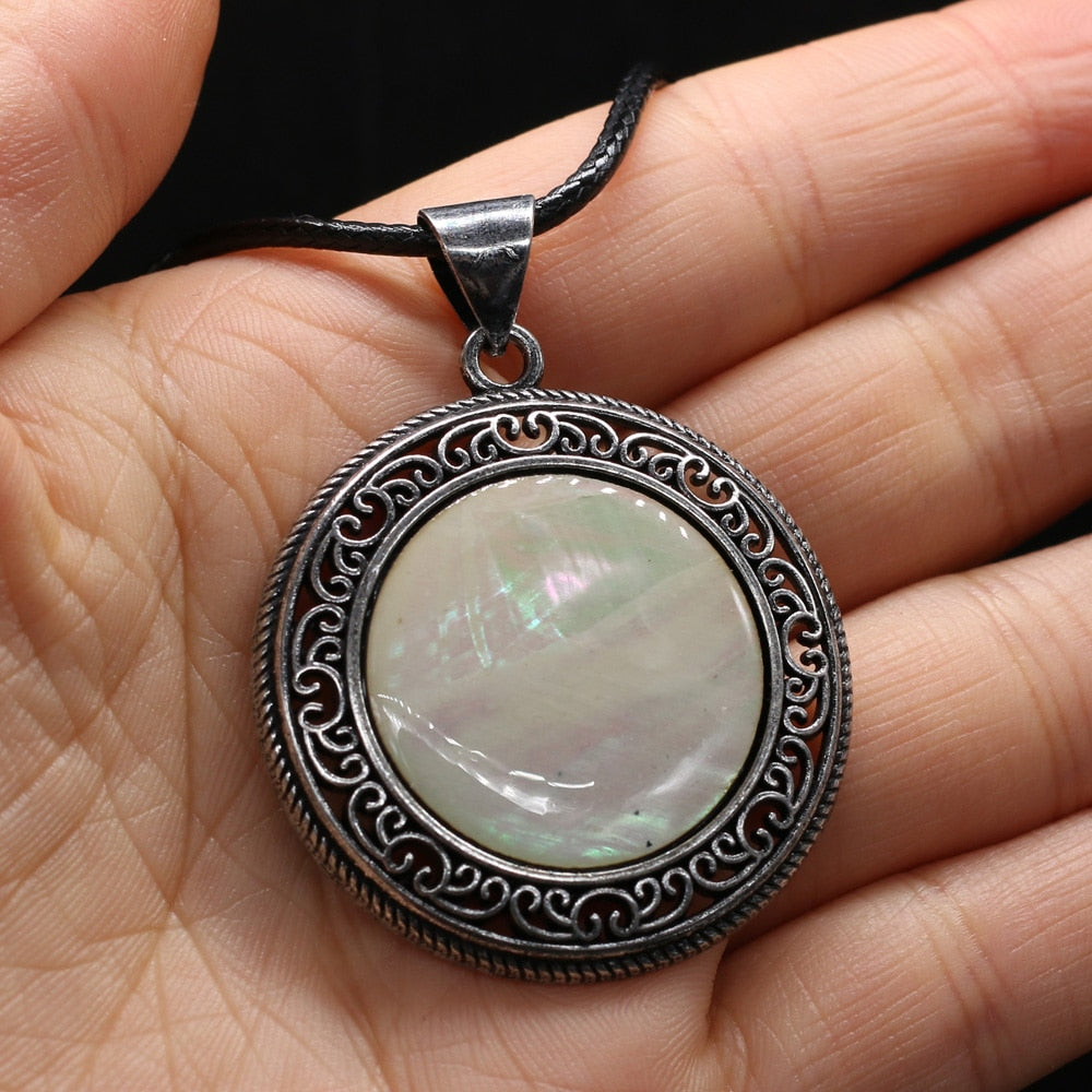 Antique Silver-Color Pendant Round Shape Lapis