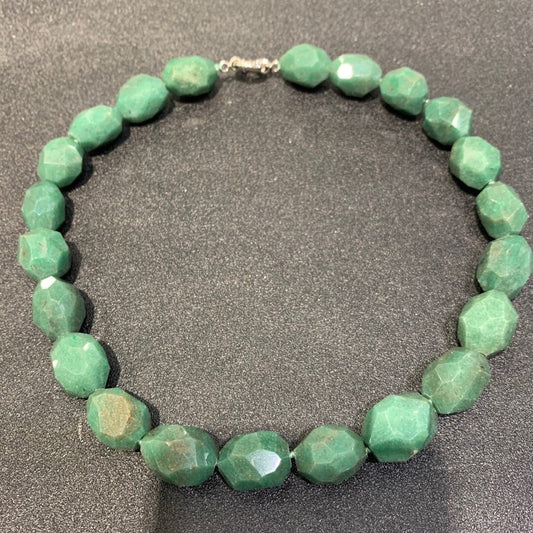 Green Color Natural Semi Precious Stone Jade Necklace