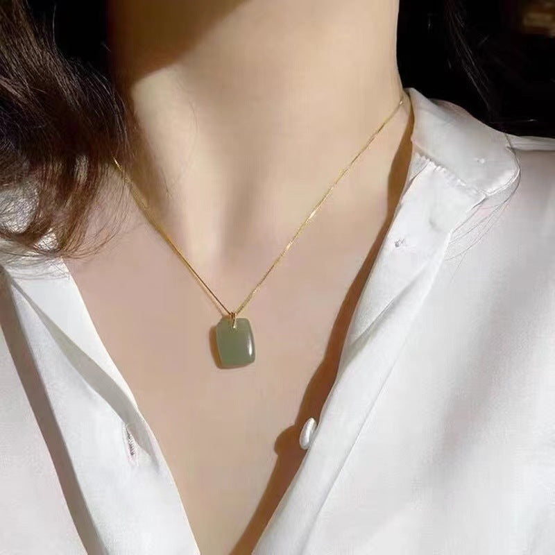 Women's Simple Fashion Small Jade Necklace