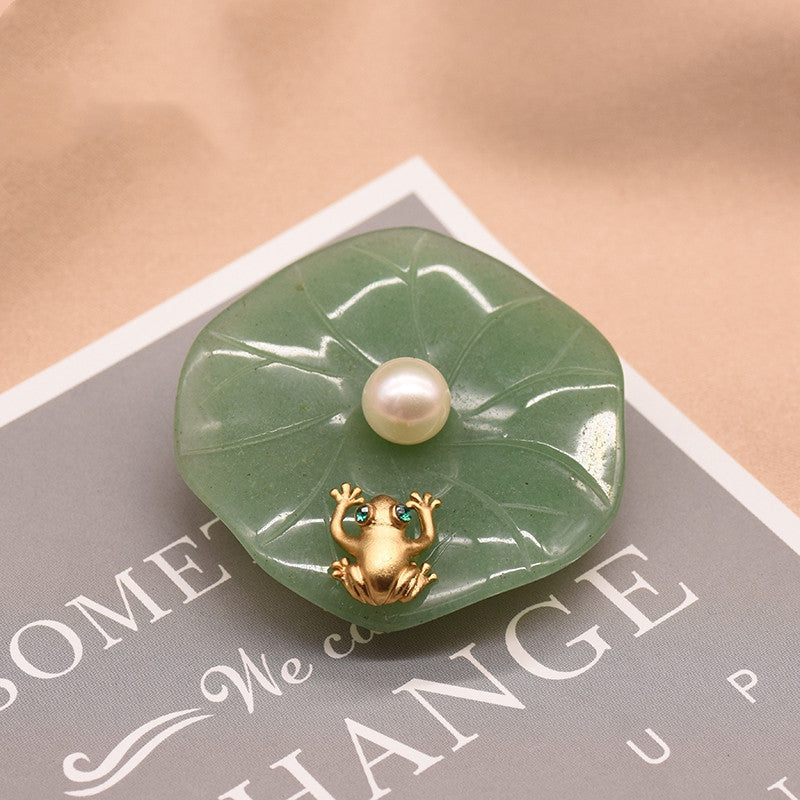 Natural pearl green jade frog brooch