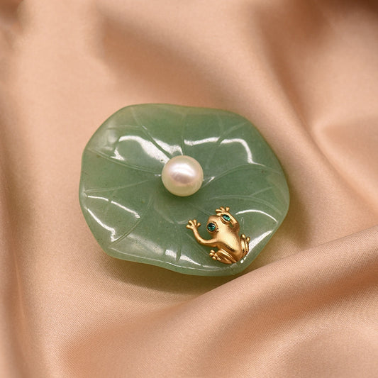 Natural pearl green jade frog brooch