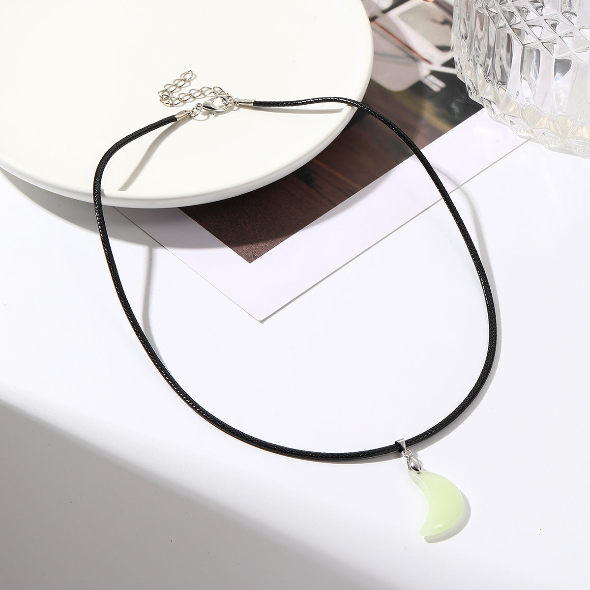 Women's Fashion Geometric Luminous Stone Pendant Necklace