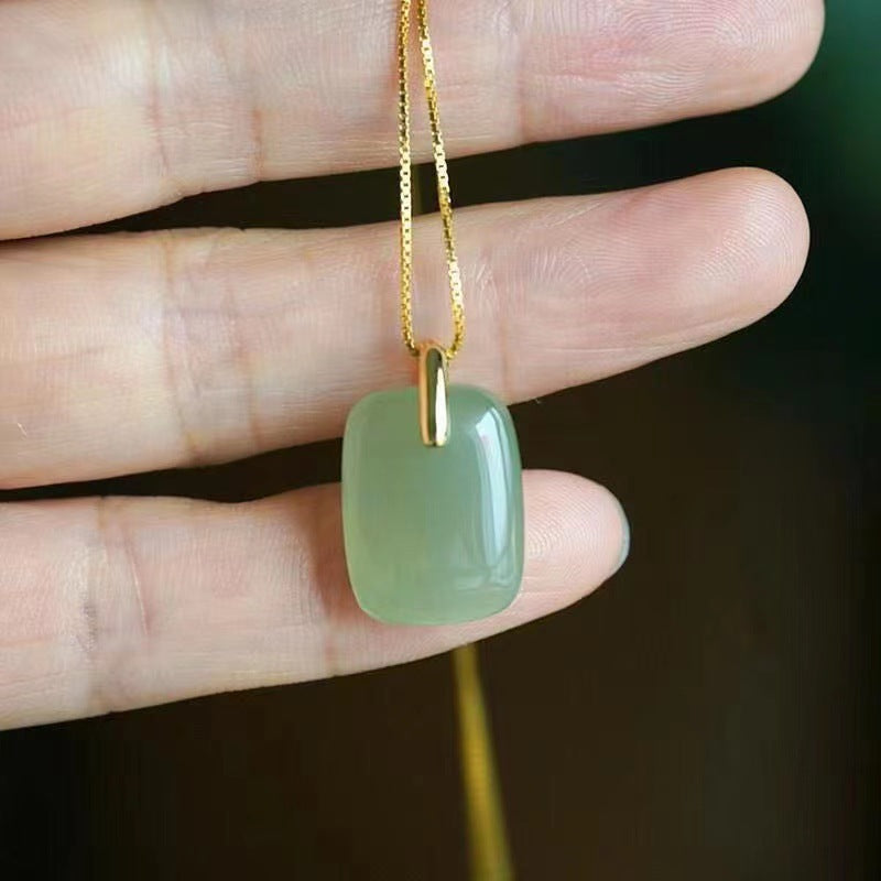 Women's Simple Fashion Small Jade Necklace