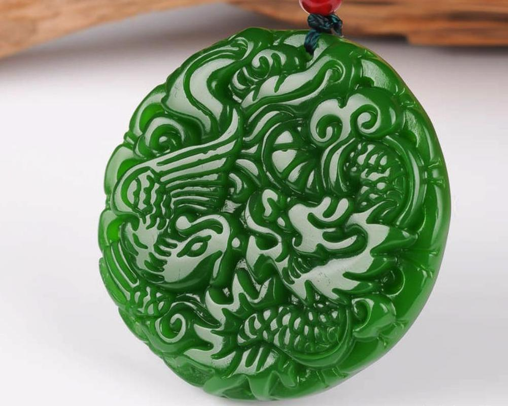 Fashion Spinach Green Hetian Jade Pendant