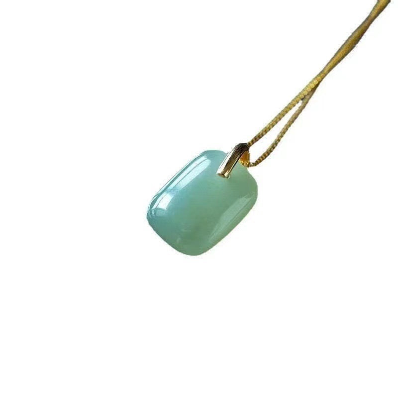 Women's Simple Fashion Small Jade Necklace