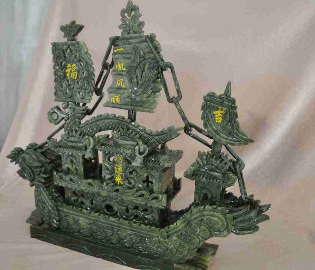 Treasure jade carving jade South jade dragon boat ornaments