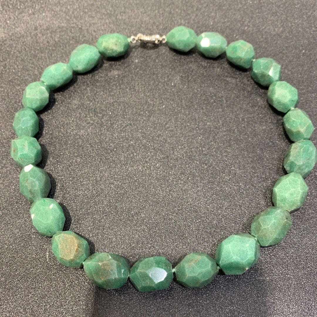 Green Color Natural Semi Precious Stone Jade Necklace